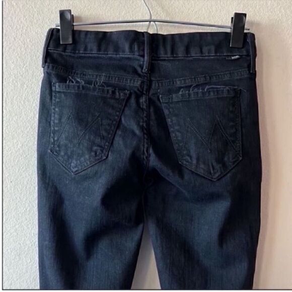 Mother Denim Looker Ankle Fray Crop Jeans in Guilty As Sin - Picture 7 of 11